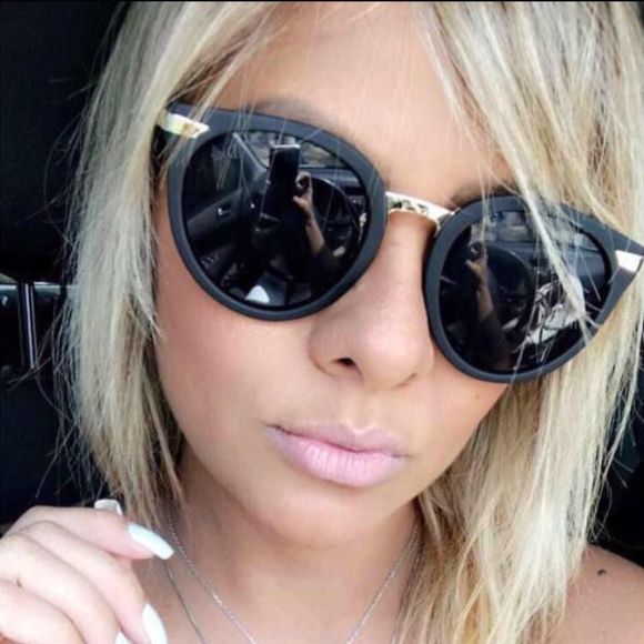 Meet your Posher, Dani - Picture 1 of 1